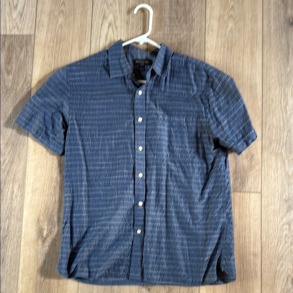 Banana Republic Men's Blue Short Sleeve Shirt